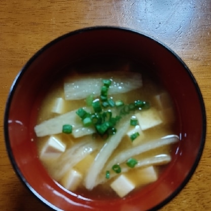 長芋と豆腐の組合せのお味噌汁は、今までやったことないかも～と思い、作りたくなりました！ それぞれの食感が良くてとても美味しかったです(*^^*)
